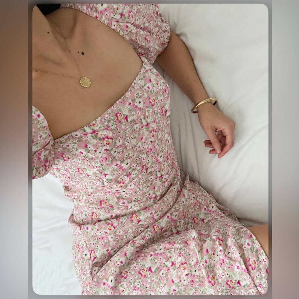 ASTR The Label FLORAL SQUARE NECK SLIT FRONT MIDI DRESS Size Small